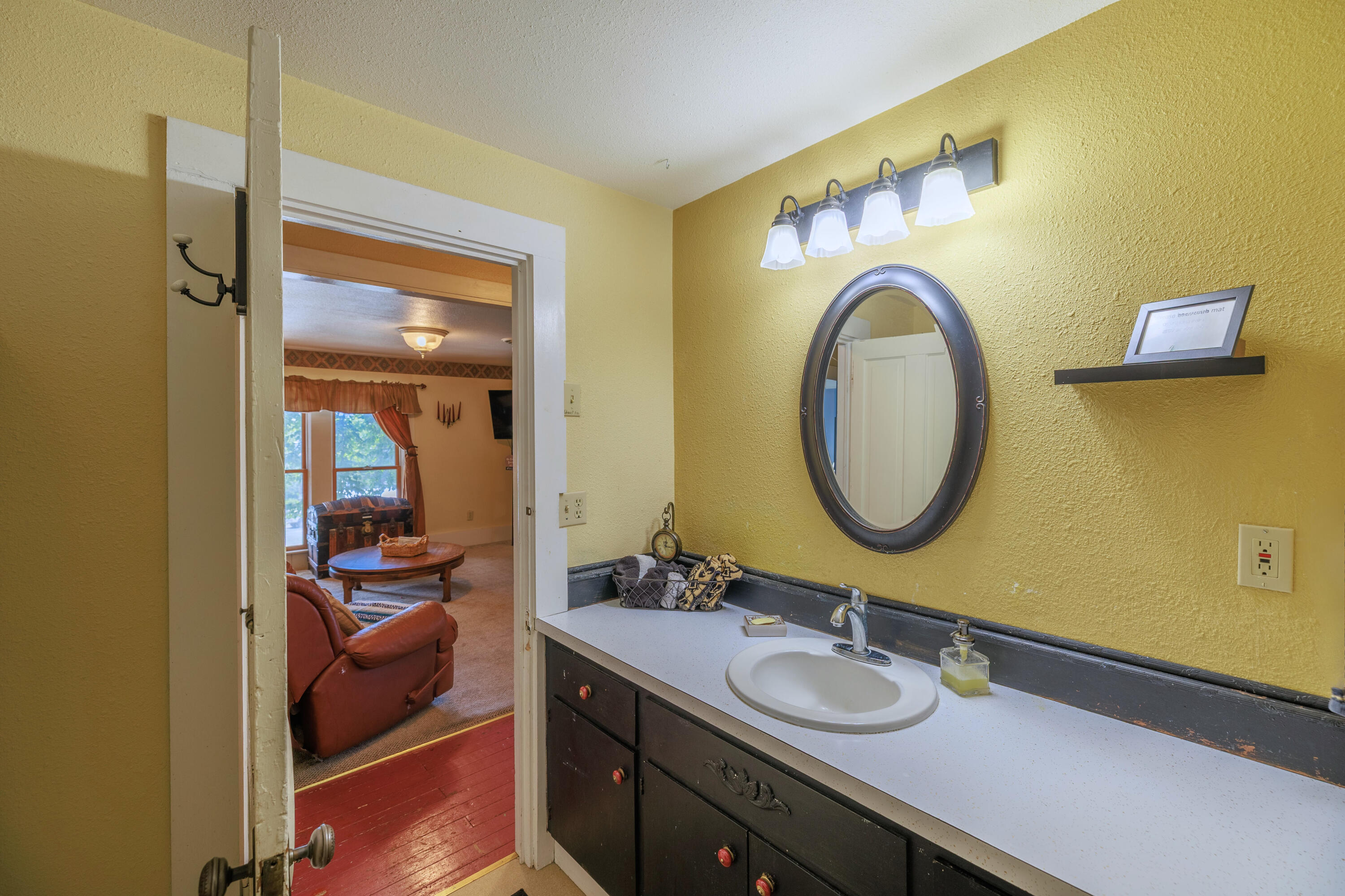 206 Front Street Prairie City, OR 97869 - Photo 24 of 77 Hall Bath Second Floor