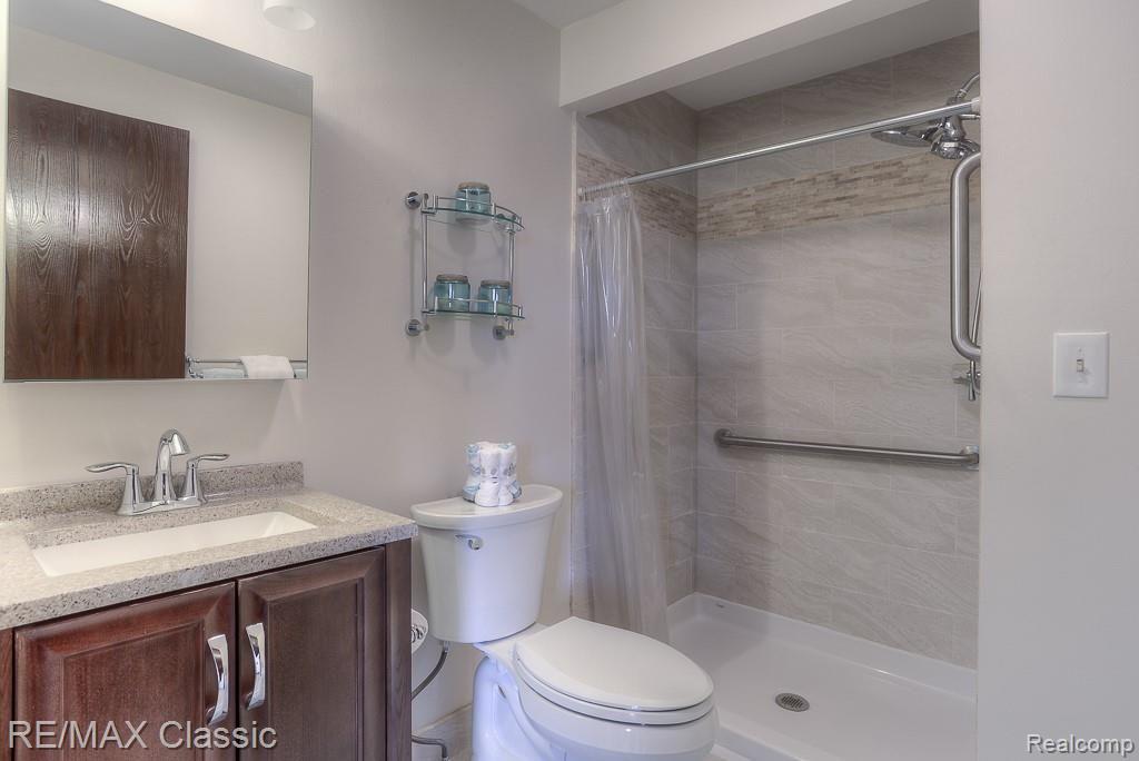 6516 Edgewood Road Canton, MI 48187 - Photo 28 of 48 6516 edgewood (33).jpg