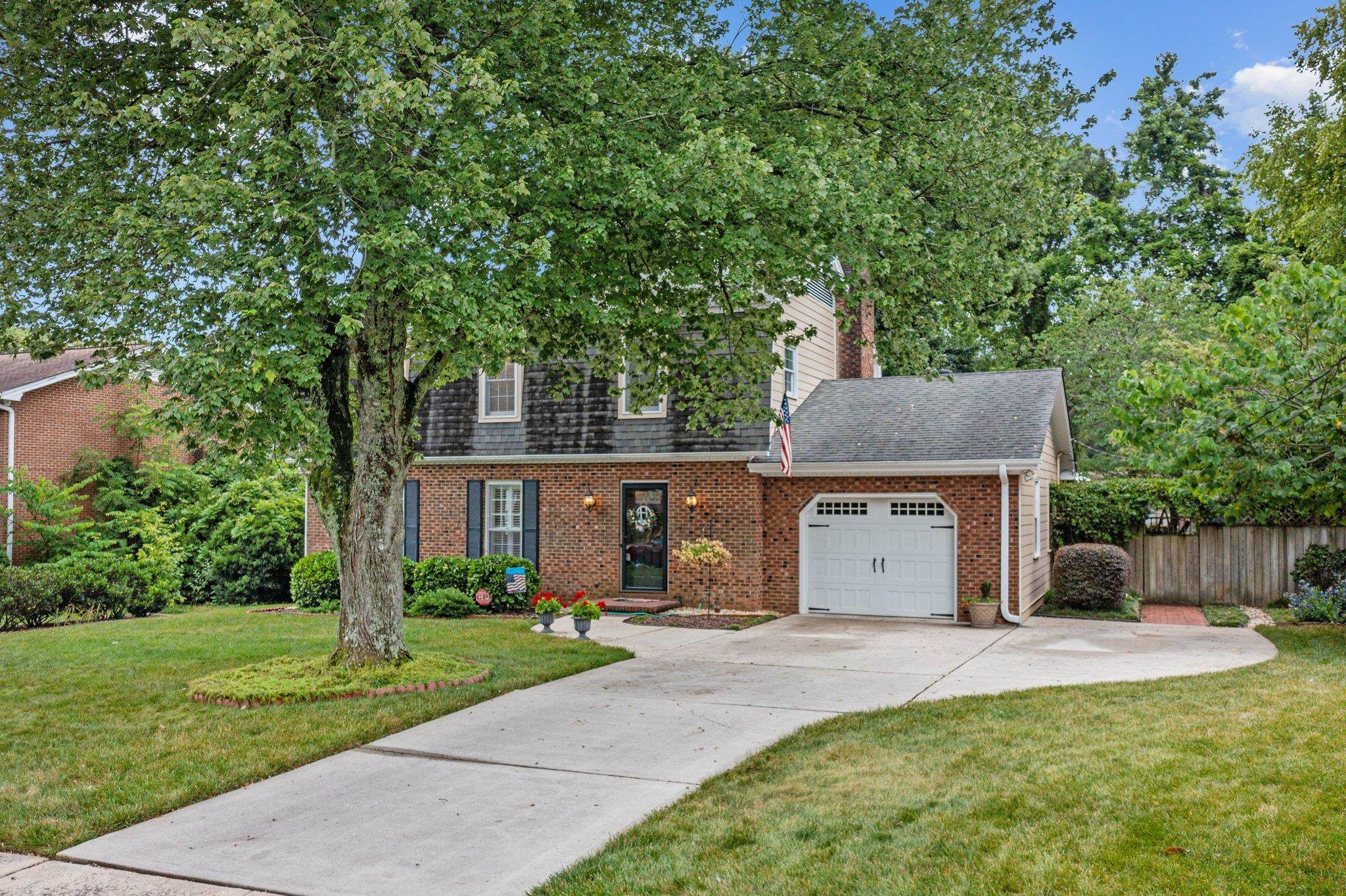 1016 Deerfield Road Raleigh, NC 27609 - Photo 2 of 32 Front Exterior