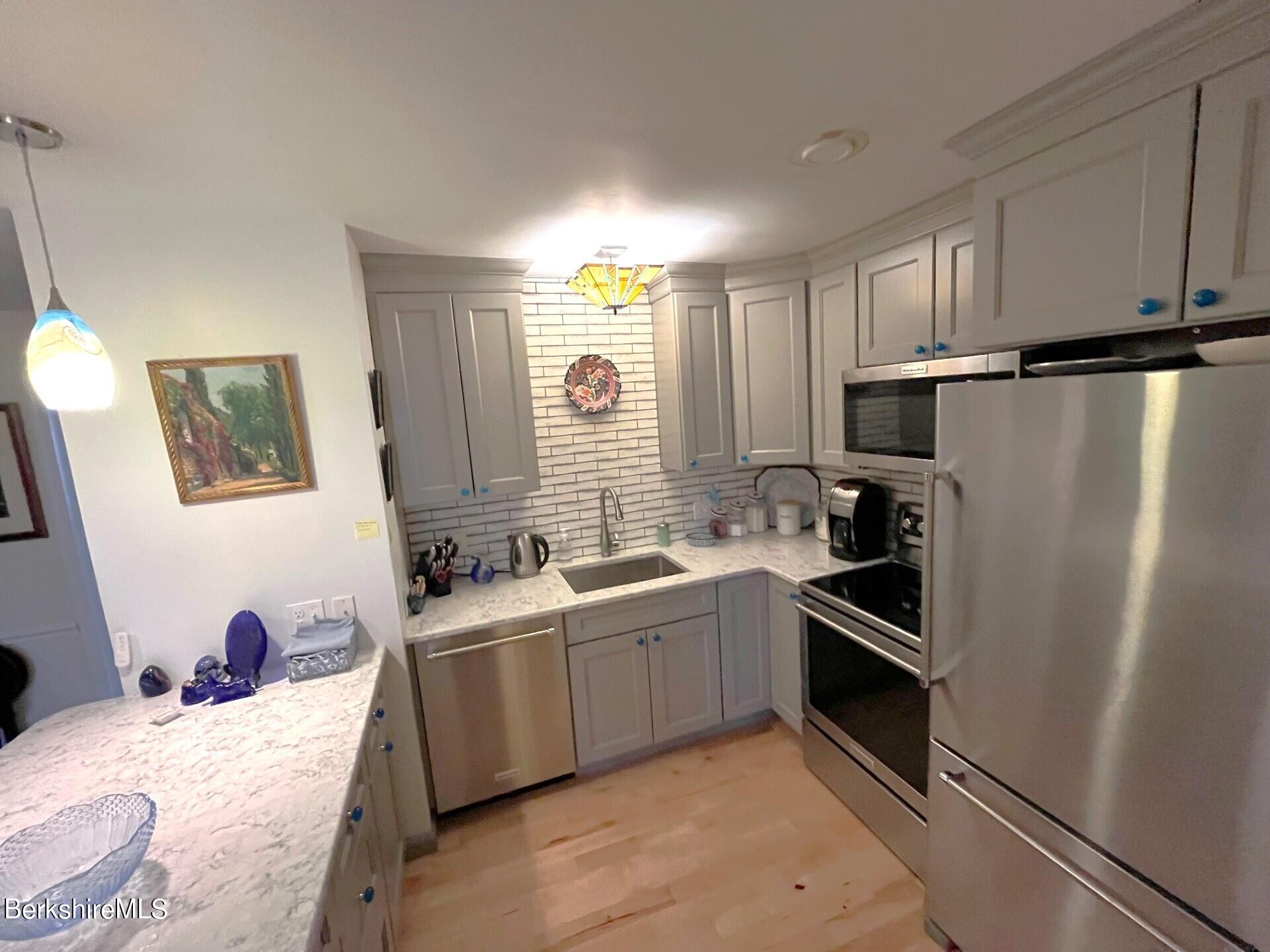 260 Pittsfield Road, Unit F17 Lenox, MA 01240 - Photo 10 of 33 kitchenA