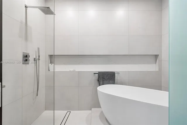 $17,000 | 900 Brickell Key Boulevard, Unit 3103, Miami, FL 33131