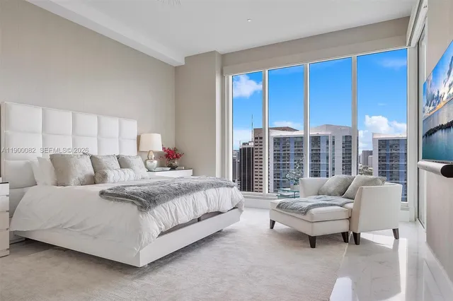 $17,000 | 900 Brickell Key Boulevard, Unit 3103, Miami, FL 33131