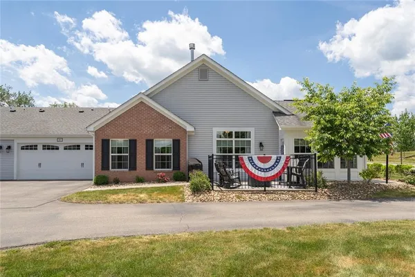 $512,900 | 202 Spring Valley Drive, Zelienople, PA 16063