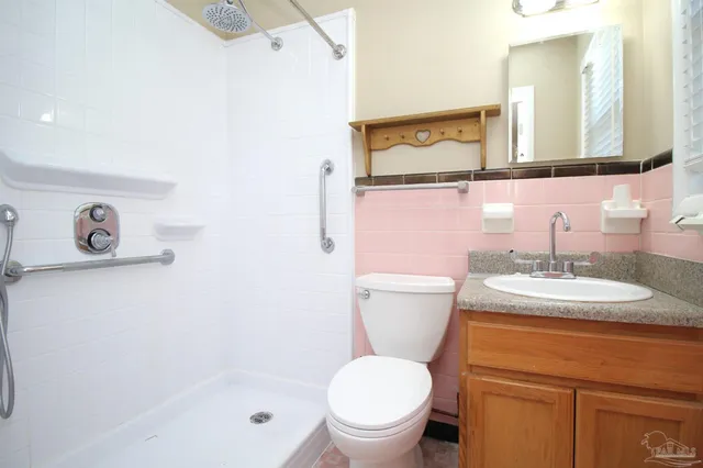 $1,950 | 4810 Creighton Road, Pensacola, FL 32504