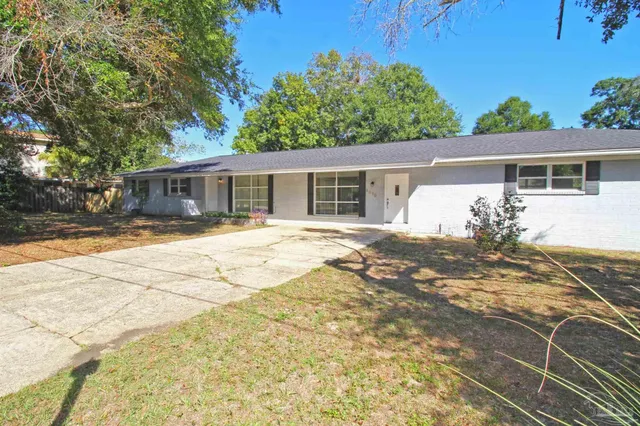 $1,950 | 4810 Creighton Road, Pensacola, FL 32504
