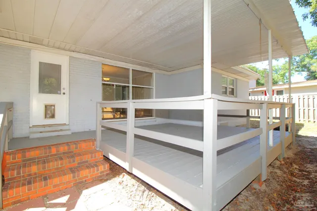 $1,950 | 4810 Creighton Road, Pensacola, FL 32504