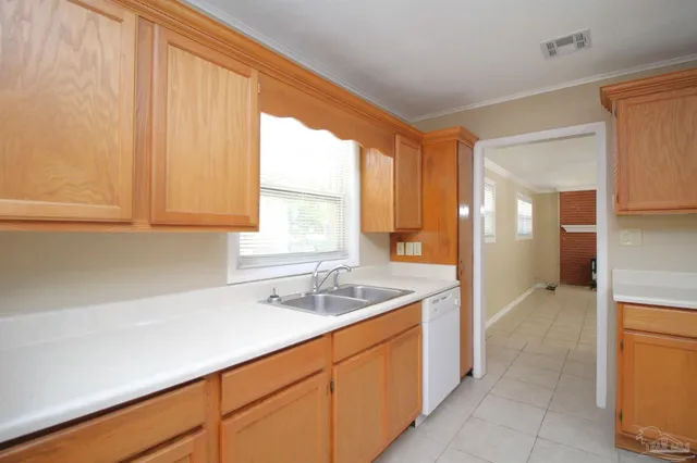 $1,950 | 4810 Creighton Road, Pensacola, FL 32504