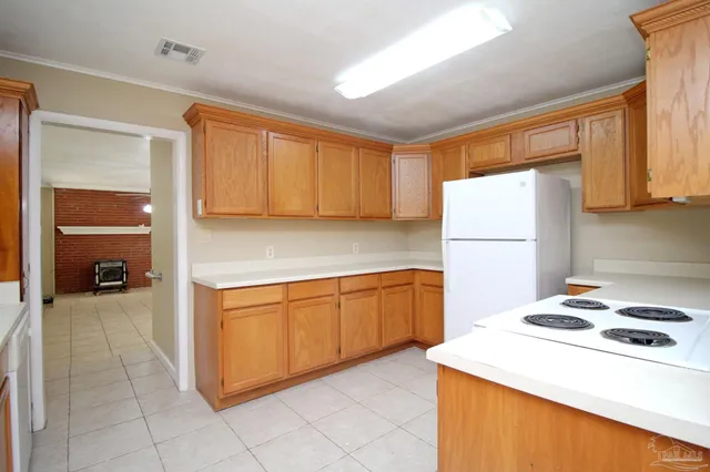 $1,950 | 4810 Creighton Road, Pensacola, FL 32504