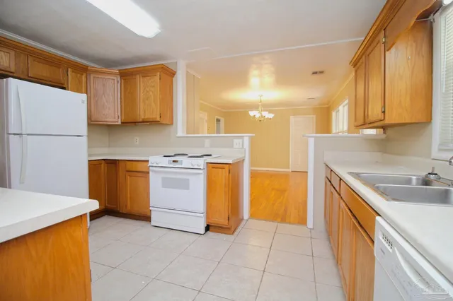 $1,950 | 4810 Creighton Road, Pensacola, FL 32504