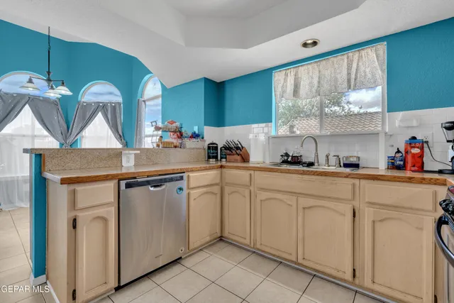 a view of an outdoor space and a yard