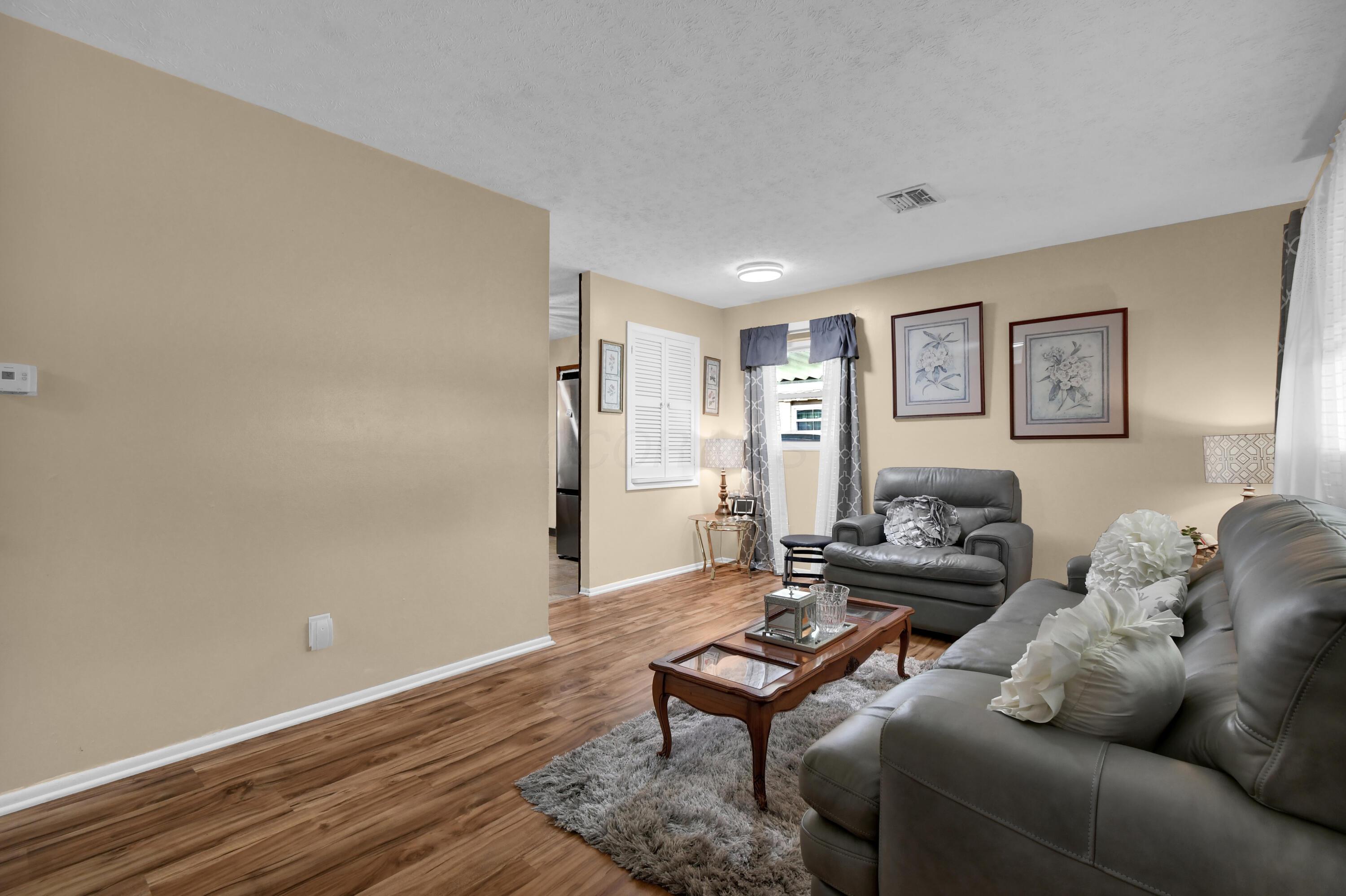 1242 South Yearling Road Columbus, OH 43227 - Photo 5 of 34 DSC_8499