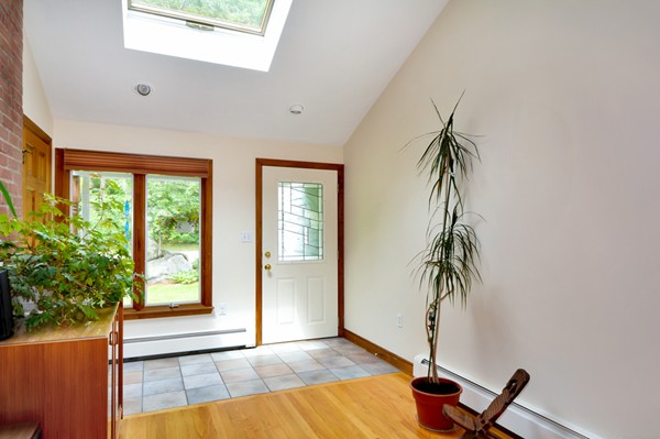 27 Oneida Road Acton, MA 01720 - Photo 2 of 30 Gallery Image 2