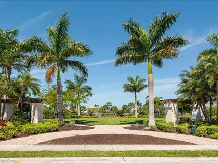 $995,000 | 7225 Wilton Drive North, Naples, FL 34109