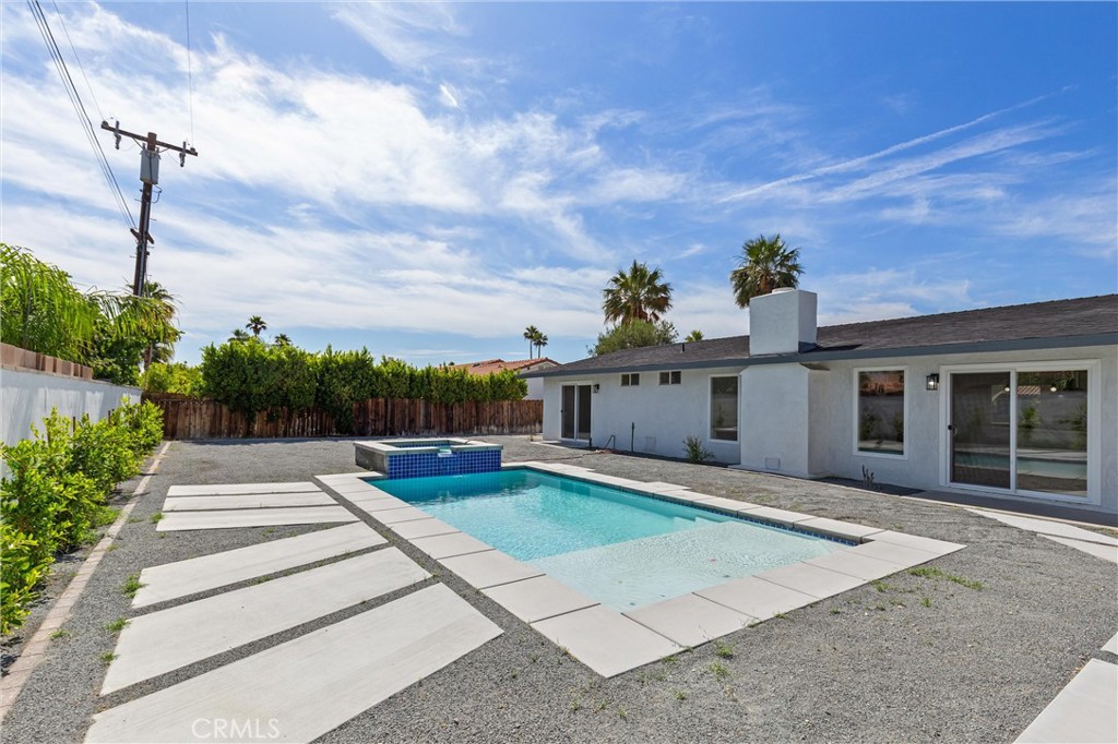 2852 East San Angelo Road Palm Springs, CA 92262 - Photo 24 of 25 a front view of a house with garden