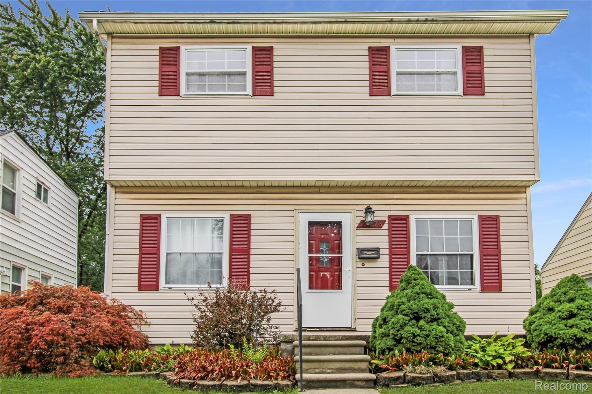 Front of house (2).jpg