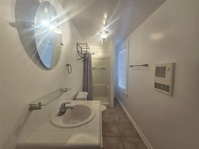 $1,450 | 1119 Broadway Avenue J, Unit 2, Galveston, TX 77550