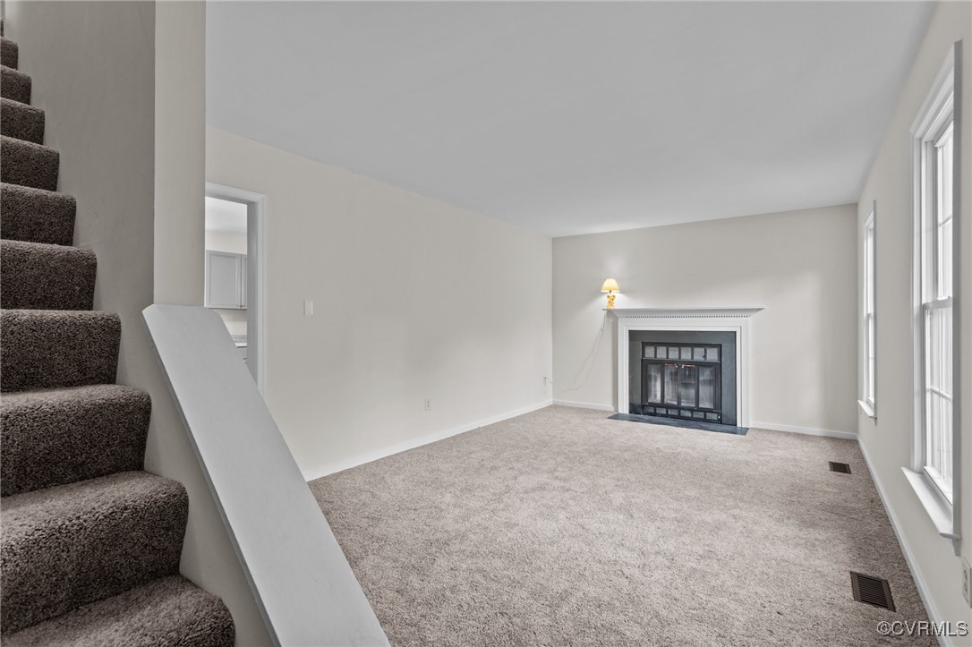 Living room with a fireplace with flush hearth, vi