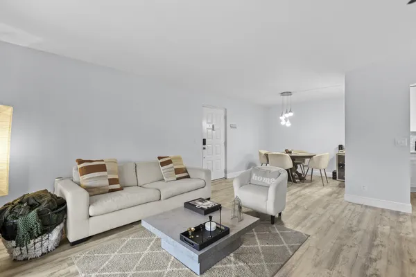 $2,400 | 629 Sea Pine Way, Unit D2, Greenacres, FL 33415