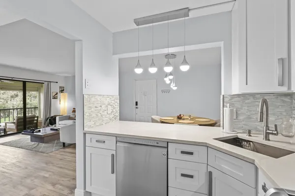$2,400 | 629 Sea Pine Way, Unit D2, Greenacres, FL 33415