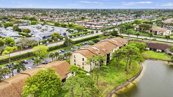 $2,400 | 629 Sea Pine Way, Unit D2, Greenacres, FL 33415