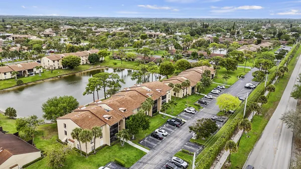 $2,400 | 629 Sea Pine Way, Unit D2, Greenacres, FL 33415