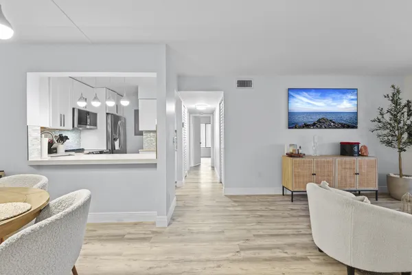 $2,400 | 629 Sea Pine Way, Unit D2, Greenacres, FL 33415