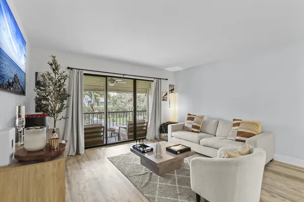 $2,400 | 629 Sea Pine Way, Unit D2, Greenacres, FL 33415