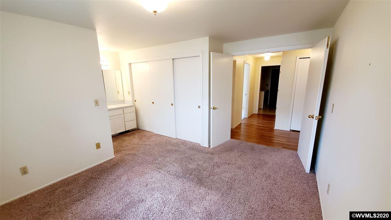 2111 Del Rio Avenue Southeast Albany, OR 97322 - Photo 13 of 24 Gallery Image 13