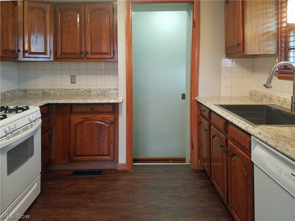 4376 Tiedeman Road Cleveland, OH 44144 - Photo 6 of 32 Gallery Image 6