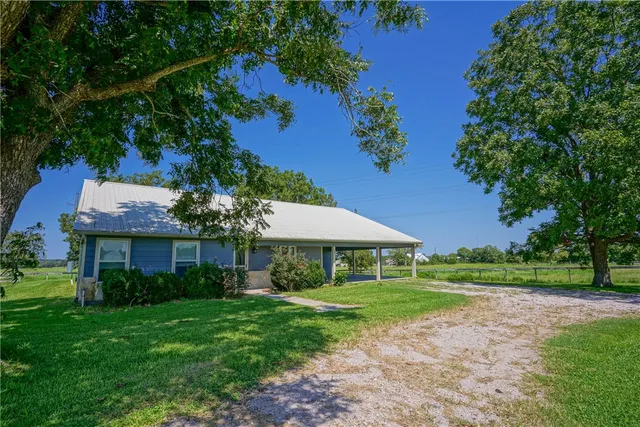 $525,000 | 15991 State Highway 30, Richards, TX 77873