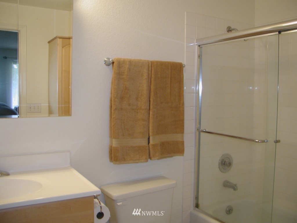 7740 196th Street Southwest, Unit 20 Edmonds, WA 98026 - Photo 17 of 25 Gallery Image 17