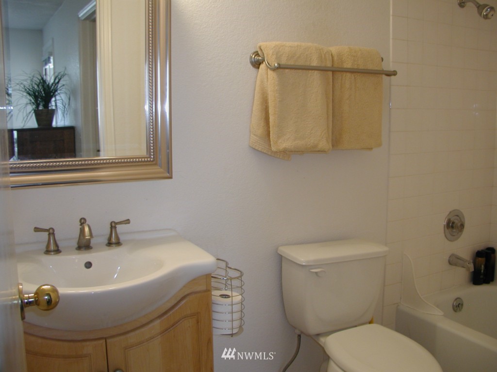 7740 196th Street Southwest, Unit 20 Edmonds, WA 98026 - Photo 20 of 25 Gallery Image 20