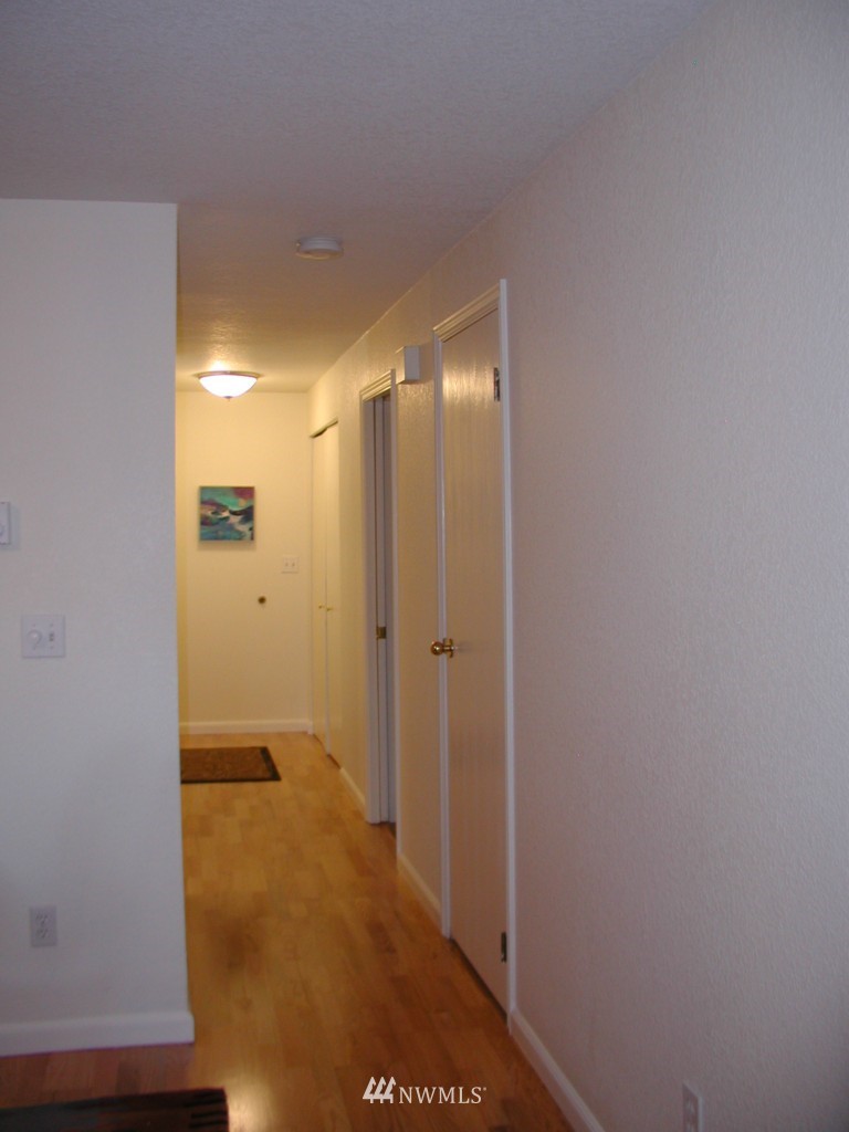 7740 196th Street Southwest, Unit 20 Edmonds, WA 98026 - Photo 4 of 25 Gallery Image 4
