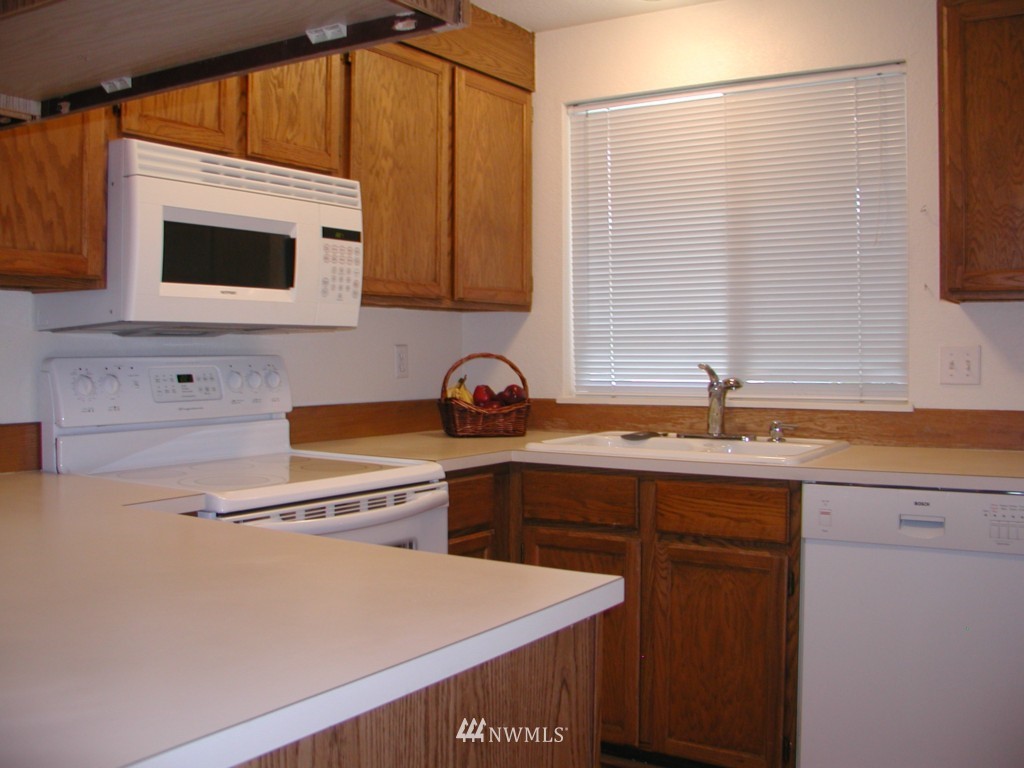 7740 196th Street Southwest, Unit 20 Edmonds, WA 98026 - Photo 8 of 25 Gallery Image 8