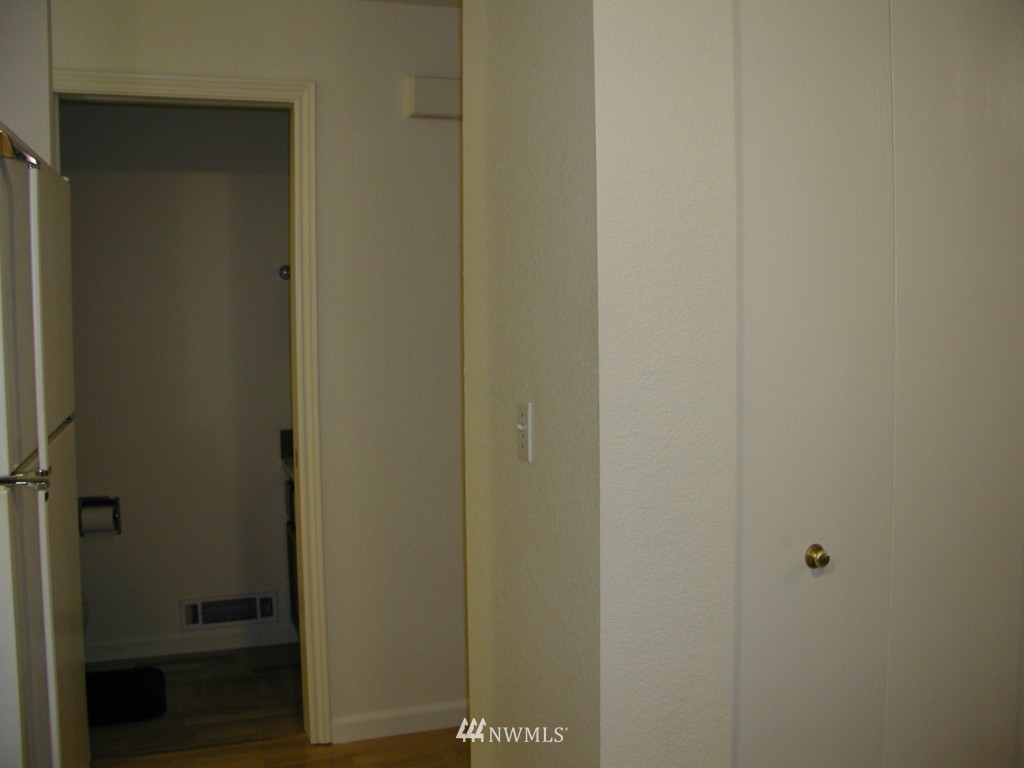 7740 196th Street Southwest, Unit 20 Edmonds, WA 98026 - Photo 10 of 25 Gallery Image 10