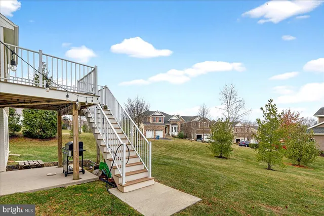 a view of a house with a big yard