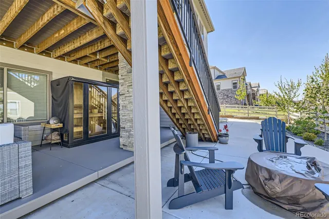 a view of an entryway with furniture