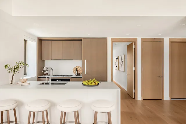 $3,050,000 | 200 East 21st Street, Unit 12D | Gramercy