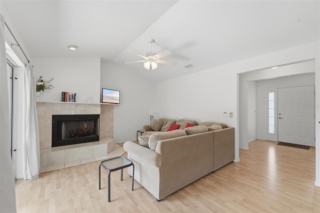 393 South Dexter Avenue DeLand, FL 32720 - Photo 12 of 38