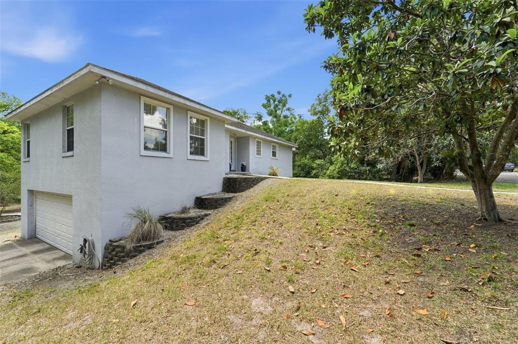 393 South Dexter Avenue DeLand, FL 32720 - Photo 3 of 38