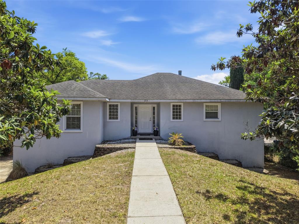 393 South Dexter Avenue DeLand, FL 32720 - Photo 4 of 38