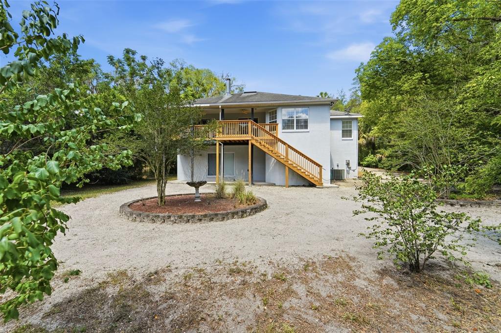 393 South Dexter Avenue DeLand, FL 32720 - Photo 6 of 38