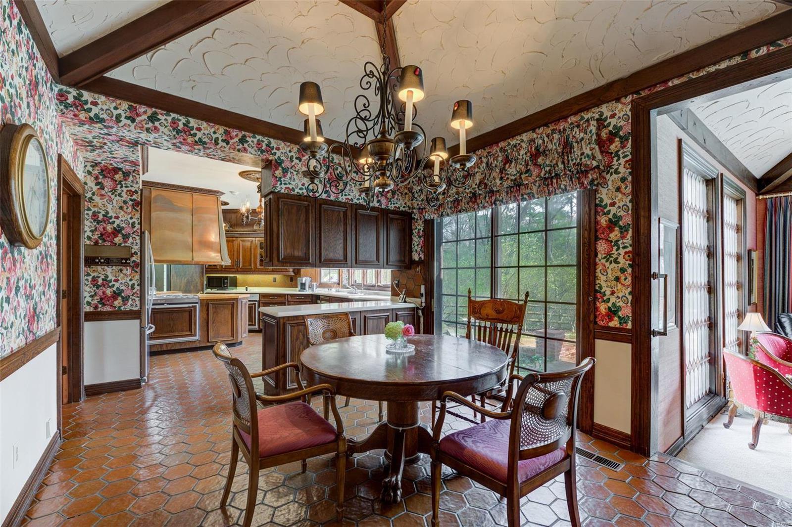 10 Upper Barnes Road St. Louis, MO 63124 - Photo 11 of 42