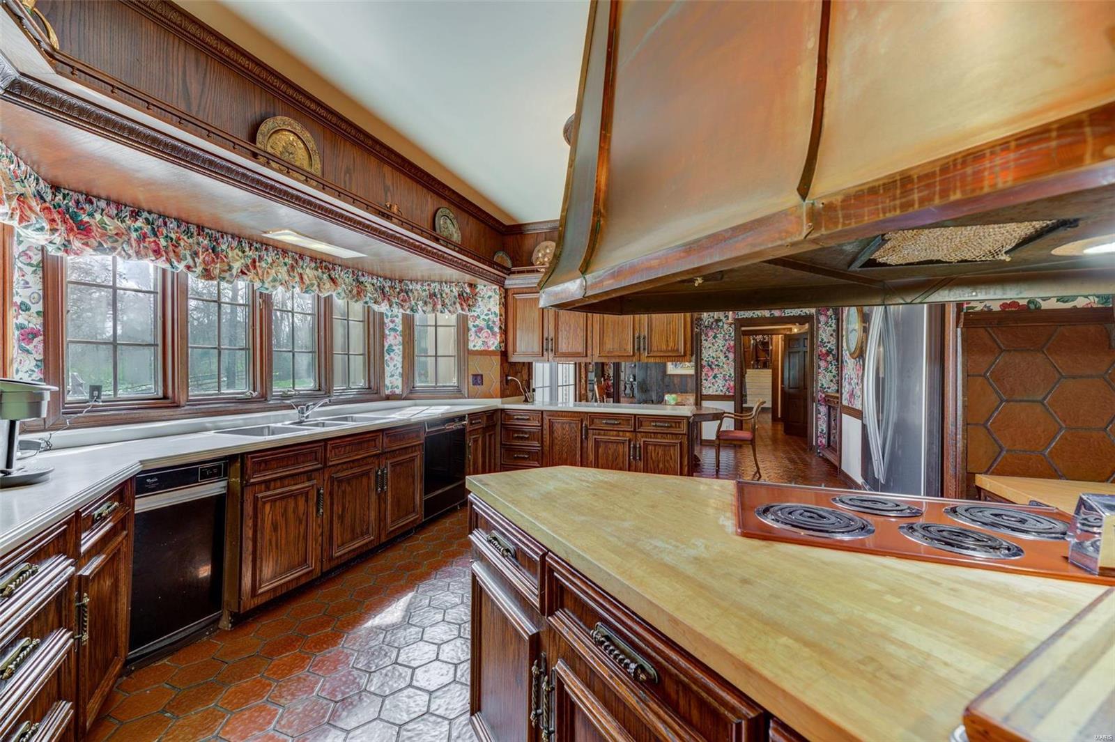 10 Upper Barnes Road St. Louis, MO 63124 - Photo 13 of 42