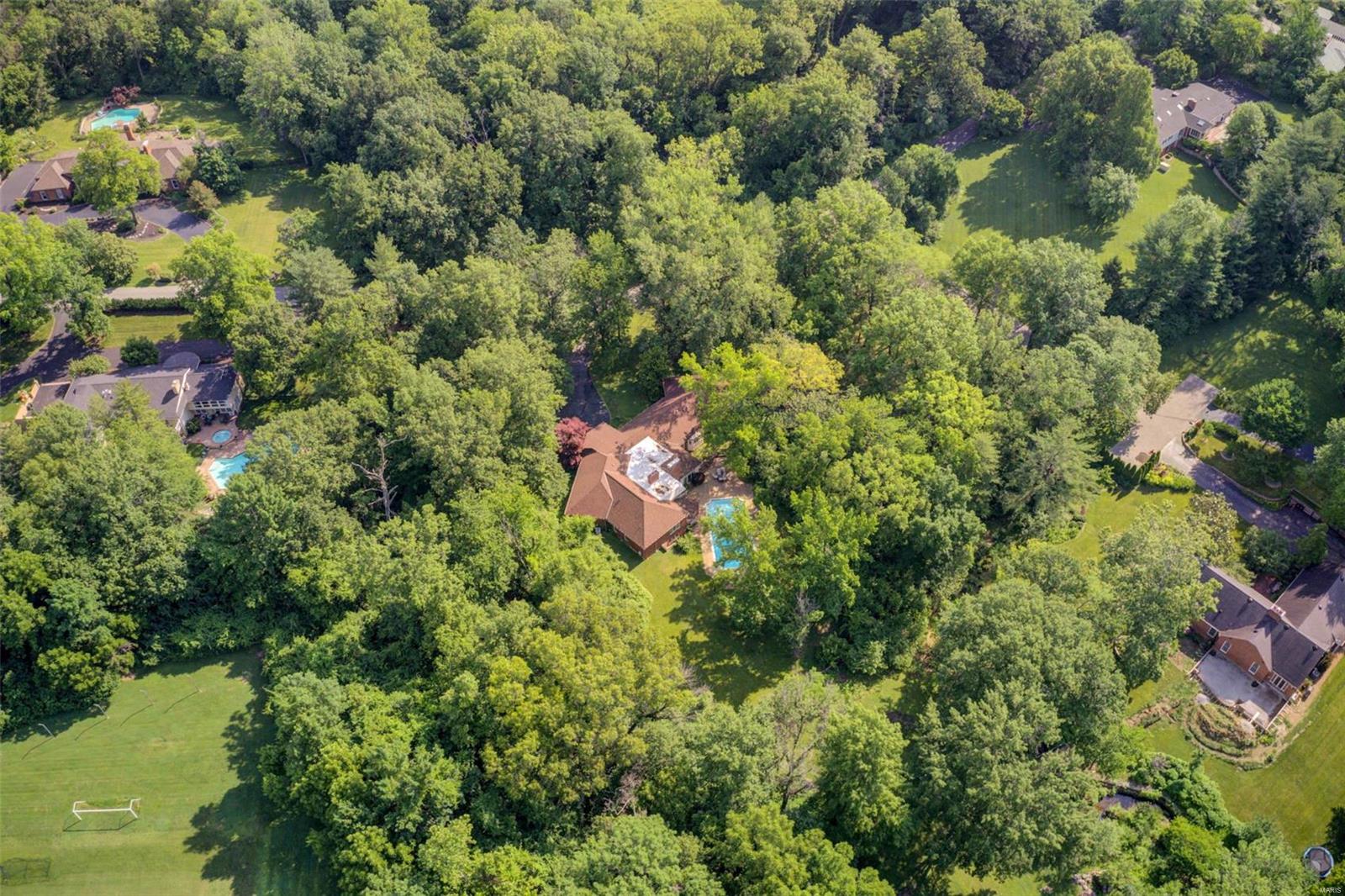 10 Upper Barnes Road St. Louis, MO 63124 - Photo 4 of 42