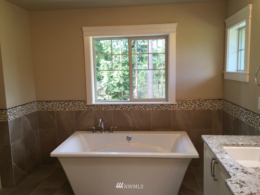 10412 148th Avenue Southeast Renton, WA 98059 - Photo 12 of 18