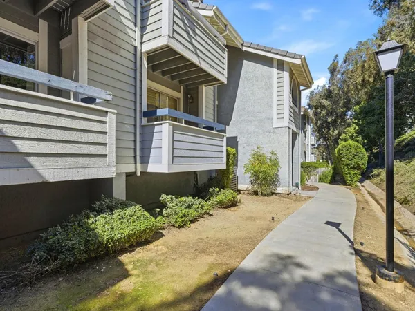 $3,045 | 26914 Flo Lane, Unit 443, Canyon Country, CA 91351