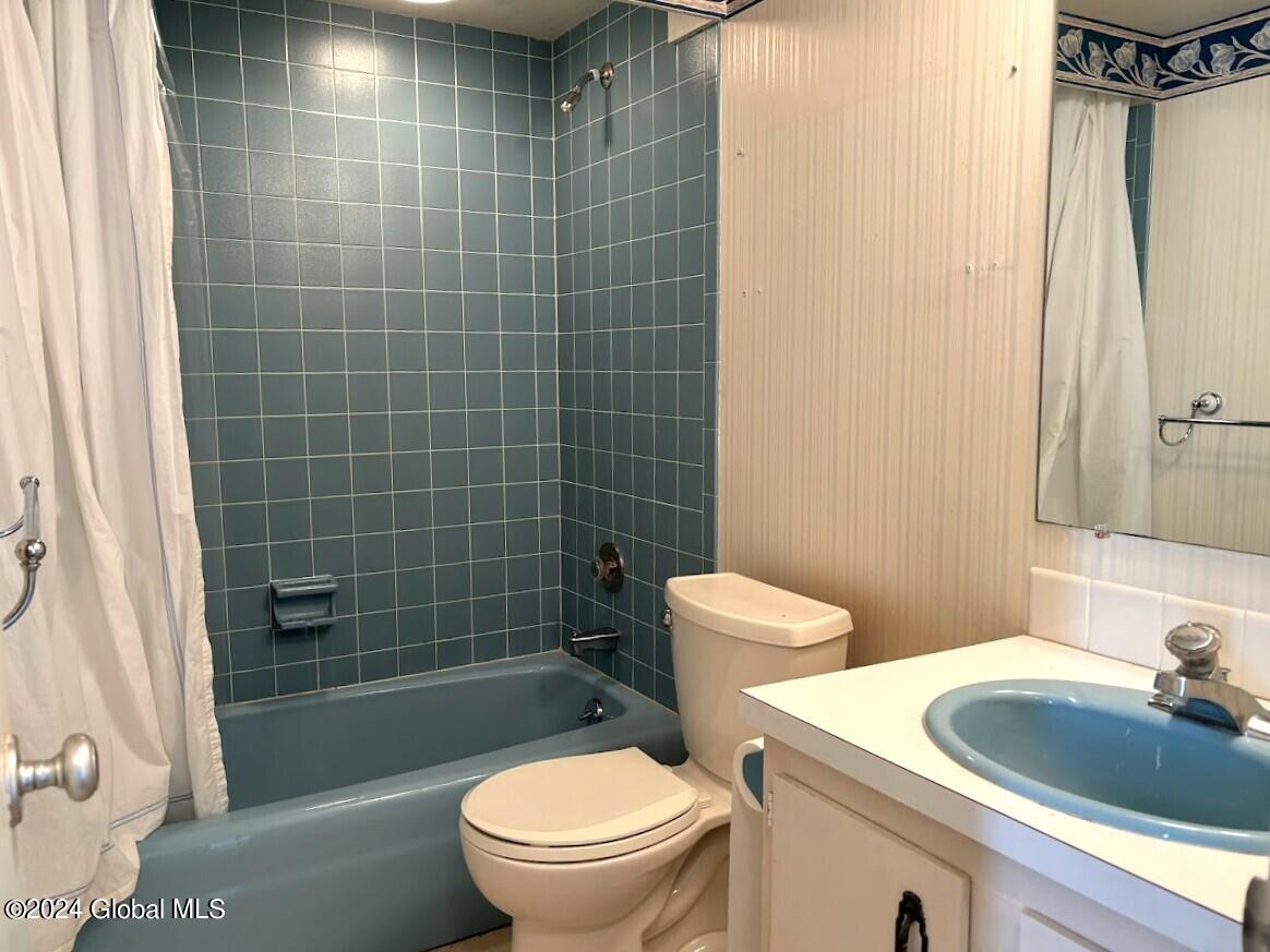 31 Oak Road Bethlehem, NY 12054 - Photo 19 of 51 Full bath - first