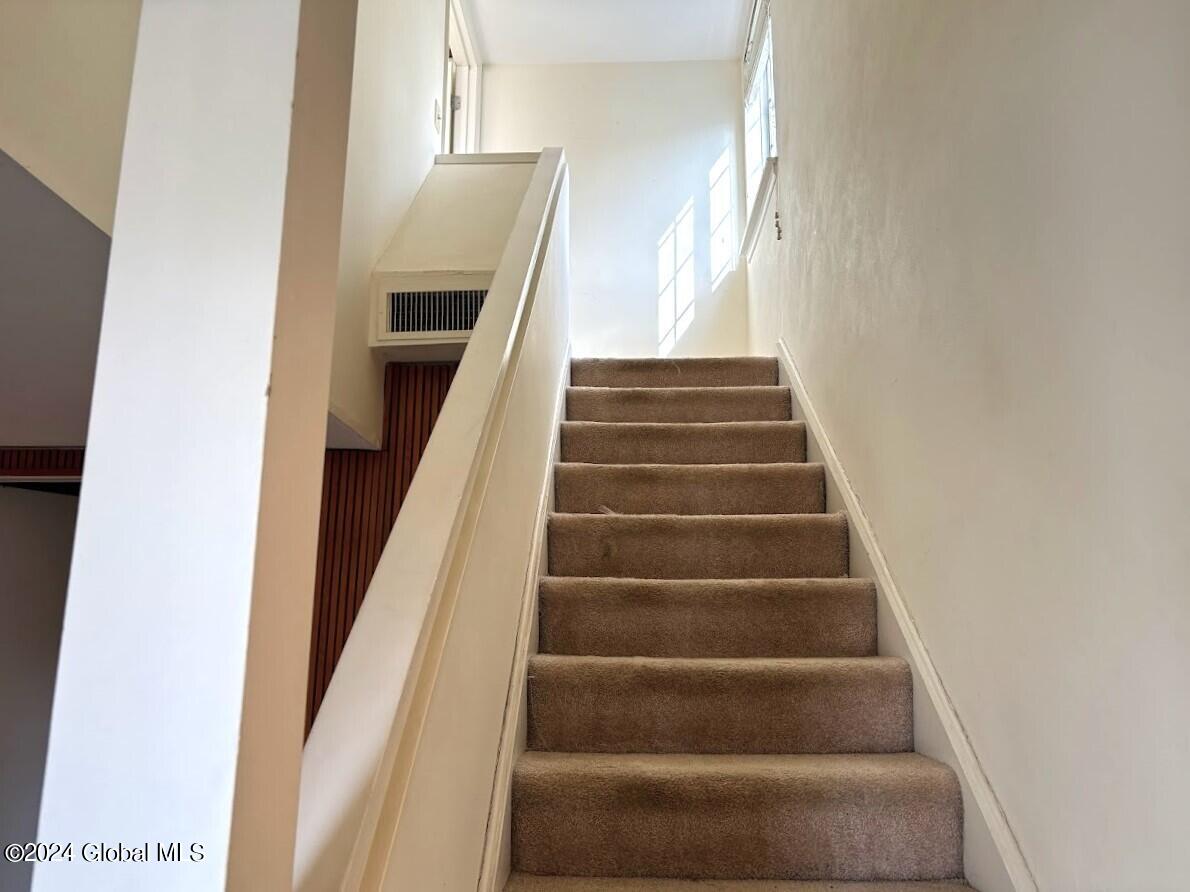 31 Oak Road Bethlehem, NY 12054 - Photo 27 of 51 Stairs
