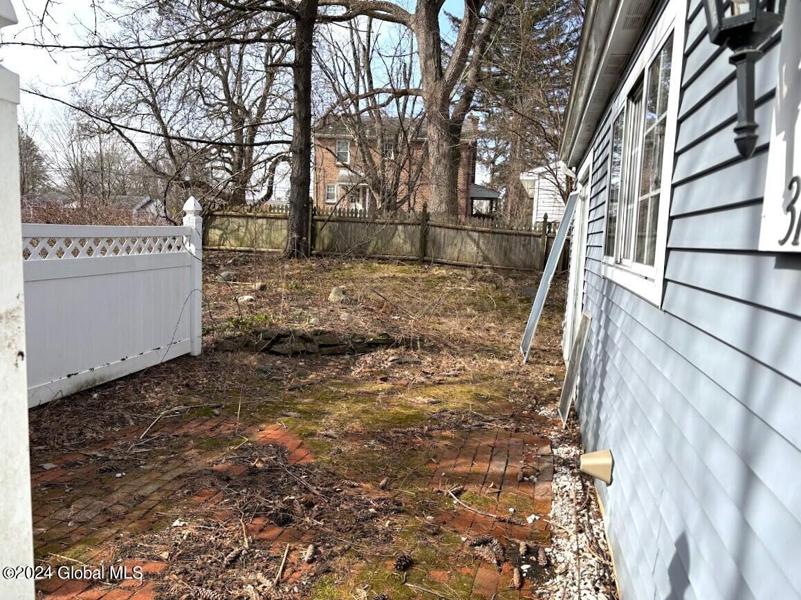 31 Oak Road Bethlehem, NY 12054 - Photo 37 of 51 Side Yard 1